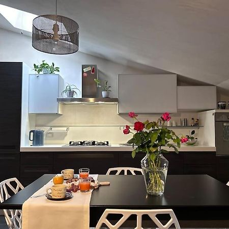Elegante Appartamento Privato In Palazzo Storico Del XVIII - Pieno Centro Nicosia Exteriör bild