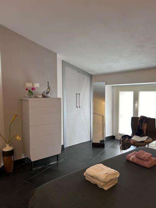 Elegante Appartamento Privato In Palazzo Storico Del XVIII - Pieno Centro Nicosia Exteriör bild