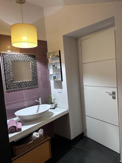 Elegante Appartamento Privato In Palazzo Storico Del XVIII - Pieno Centro Nicosia Exteriör bild