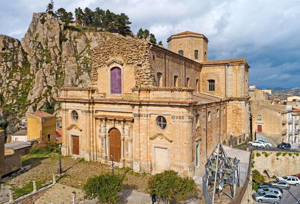 Elegante Appartamento Privato In Palazzo Storico Del XVIII - Pieno Centro Nicosia Exteriör bild