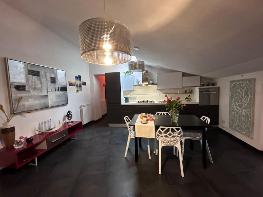 Elegante Appartamento Privato In Palazzo Storico Del XVIII - Pieno Centro Nicosia Exteriör bild