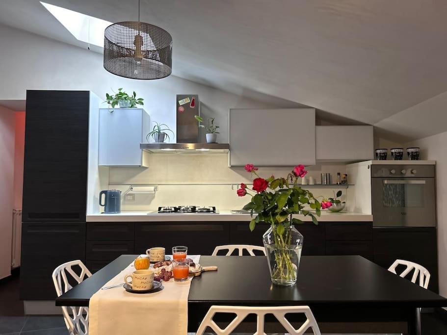 Elegante Appartamento Privato In Palazzo Storico Del XVIII - Pieno Centro Nicosia Exteriör bild